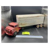 LUMAR COE 4 WHEEL TRUCK TRAC, RED SOME RUST AND ST