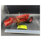 FARMALL 560 NF/BUCKET LOADER RED, ORIGINAL PLAY