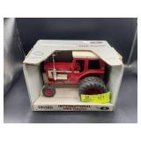 ERTL INTERNATIONAL 1468 V8 WIDE FRONT CAB, DUALS,