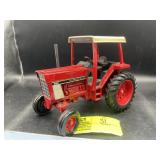 IH 886 WF 4 POST ROOF, RED AND WHITE ORIGINAL