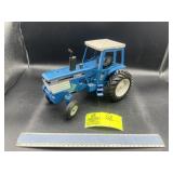 FORD 900 NF 1/10 SCALE. REPAINT RED AND GRAY, NO D