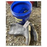 BUCKET WITH 1/3 HP UTILITY PUMP AND RUBBER BOOTS S
