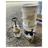 GROUP OF PUMP SPRAYERS AND DISINFECTANTS/CLEANER