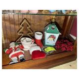 GROUP OF CHRISTMAS THEMED DECORATIVE ITEMS, CANDLE