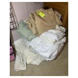 GROUP OF MISC LINENS, SHEETS, ETC