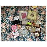 GROUP OF PICTURE FRAMES AND DECORATIVE ITEMS