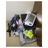 GROUP OF MISCELLANEOUS BATHROOM RELATED ITEMS BLOW