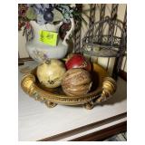 GROUP OF DECORATIVE ITEMS, PITCHER WITH FLOWERS [P