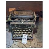 VINTAGE TYPEWRITER UNKNOWN CONDITION