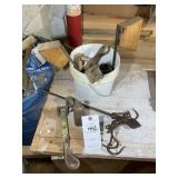 SMALL VINTAGE SCALE WITH PEA WEIGHT, AND BUCKET WI