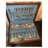 WOOD BOX WITH APPROX 71 PCS OF WM ROGERS SILVER PL