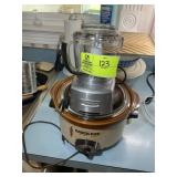 GROUP INCLUDING VINTAGE CROCK POT AND CUISINART CH