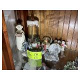 GROUP OF CHRISTMAS THEMED DECORATIVE ITEMS, DEER,