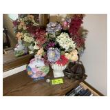 GROUP OF DECORATIVE ITEMS ARTIFICIAL FLOWERS AND V