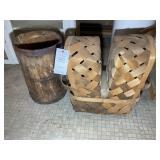 GROUP OF PEACH BASKETS, AND SMALL WOOD KEG