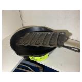 CAST IRON CORN BREAD MOLD AND FRYING PAN11.5 IN DI