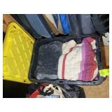 TOTE WITH BLANKETS AND QUILT