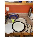 GROUP OF DECORATIVE SERVING BOWLS AND PLATES