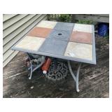 PATIO TABLE 36 IN X 36 IN, WITH 4 METAL FRAME CHAI