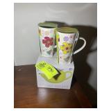 INFUSER TEA POT WITH COFFEE MUGS