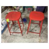 PAIR OF RED METAL BAR STOOLS, 24 IN SEAT HEIGHT