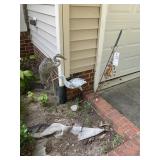 GROUP OF DECORATIVE YARD ART, METAL