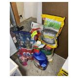 LARGE GROUP OF GARDENING SUPPLIES, MIRACLE GROW, T