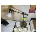 ADJUSTABLE HEIGHT TABLE LAMP