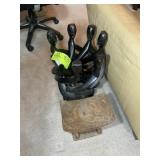 7 HEAD CARVED WOODEN UNITY SCULPTURE, APPROX 19 IN