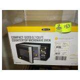 BELLA COMPACT .7 CU FT COUNTERTOP MICROWAVE