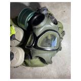 US MILITARY GRADE M40 GAS MASK, IN CARRY BAG, 2 FI