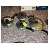 GROUP OF SALAD MASTER FRYING PANS WITH LIDS