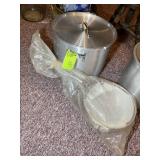 ALUMINUM STEAMER POT 15 IN DIAMETER X 12 IN TALL W