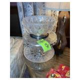 GROUP OF CAKE PLATES AND GLASS SERVING BOWL