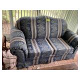 ROOMS TO GO UPHOLSTERED LOVESEAT, APPRO 72 IN LONG