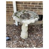 CONCRETE BIRDBATH WITH SOME DAMAGE 22 INCH DIAMETE