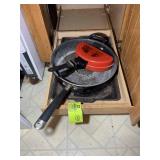 GROUP INCLUDING OMELET MAKER, LARGE FRY PAN