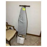 IRONING BOARD AND IRON
