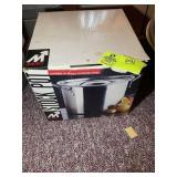 METRO 16 QUART STOCK POT WITH LID