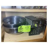 GROUP OF STAINLESS MIXING BOWLS AND BOX GRADERS
