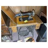 VINTAGE SINGER PEDAL SEWING MACHINE