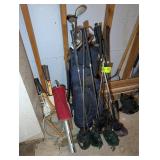 GROUP OF MISCELLANEOUS GOLF CLUBS AND GOLF BAG BAL