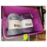 TOTE WITH TWO MONTAUK LUXURY FAMILY BLANKET, OVERS