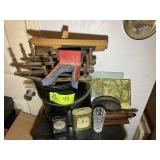 CONTENTS ON TOP OF JEWELRY BOX, VINTAGE HAT BOX, C