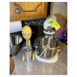 KITCHENAID STAND MIXER MODEL K5SS AND HAMILTON BEA
