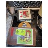 GROUP OF TRIVETS AND TRAYS