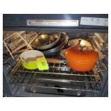 CONTENTS OF OVEN MISCELLANEOUS PANS, POTS, SOME WI