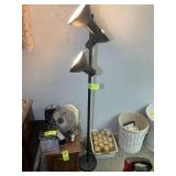 3 LIGHT FLOOR LAMP APPROX 70 IN TALL