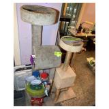 LARGE GROUP OF CAT AND PET RELATED ITEMS, CAT STAN