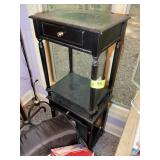 PAIR OF DECORATIVE ONE DRAWER SIDE TABLES 18 IN BY